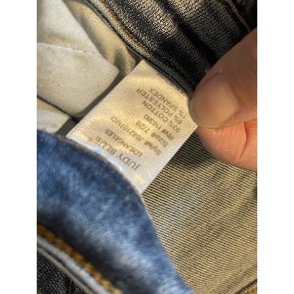 Judy Blue Straight Fit Cuffed Distressed Cropped Jeans Medium Wash Size 7/28 - Picture 8 of 10